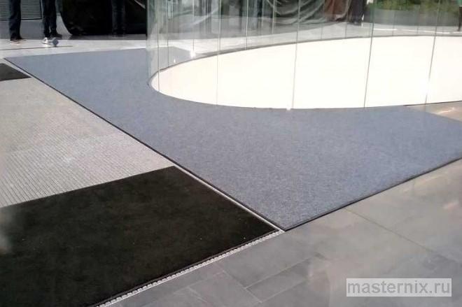 Грязезащитное влаговпитывающее покрытие ЗИП стар в бизнес-центре