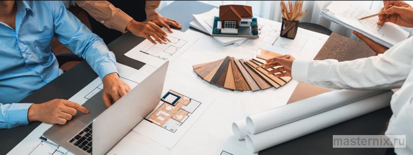 Команда студии дизайна интерьера за работой над проектом