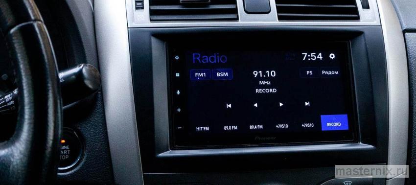 Pioneer DMH-A4450BT установленная в машину