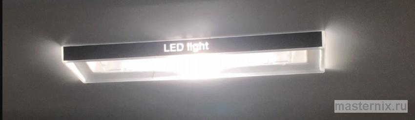 Плафон с LED-подсветкой в холодильнике Bosch KGN39VW21R/01