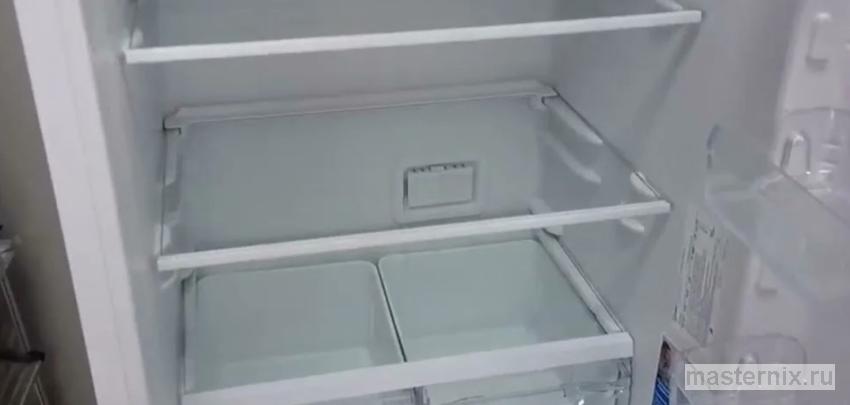 заслонка в холодильнике Indesit DF 5180 E