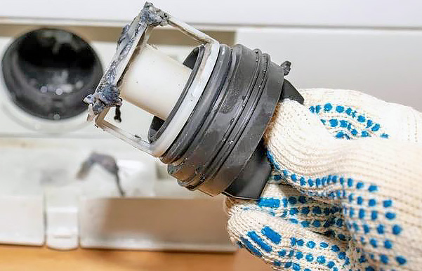 Что делать, если стиральная машина не сливает воду