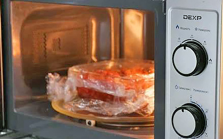 Функция очистки паром в микроволновке: как работает и есть ли польза