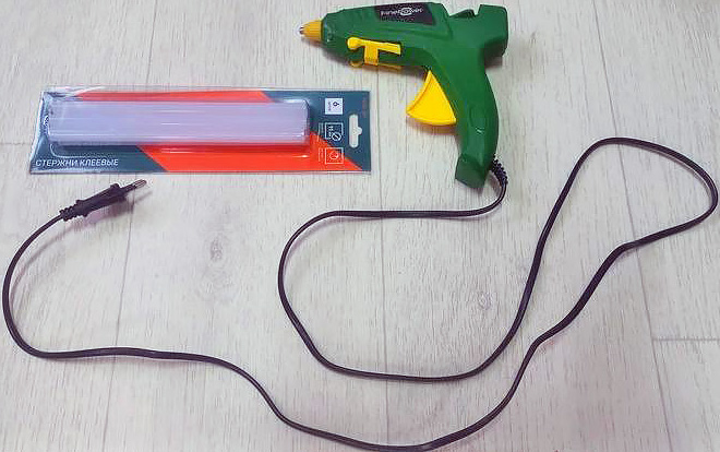 Как пользоваться клеевым пистолетом
