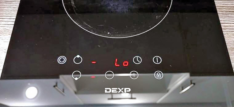 Конфорка на варочной панели отключается и снова включается во время работы — нормально ли это?