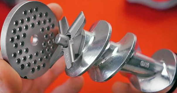 Материал шнека мясорубки: какие особенности и отличия