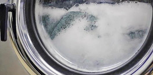 Функция пеноподавления в стиральной машине: как работает и когда пригодится