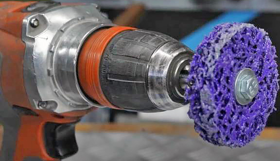 Как установить зачистную насадку на дрель