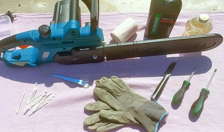 Как почистить электрическую цепную пилу