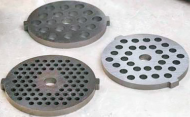 На что влияет размер отверстий в диске/решетке мясорубки?