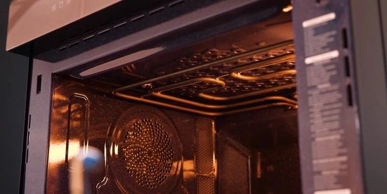 Подвижный гриль в микроволновке: что это и когда пригодится