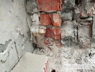 несущая стена за кирпичом