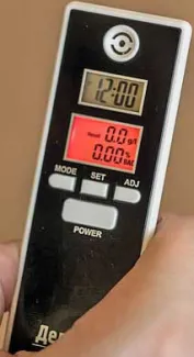 Алкотестер Дельта АТ-500: мал, да удал