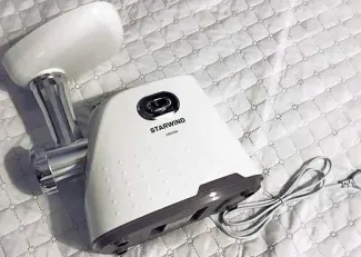 Обзор мясорубки электрической Starwind SMG2341 белого цвета