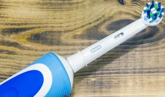 Обзор электрической зубной щетки Braun Oral-B Vitality Cross Action D12.513