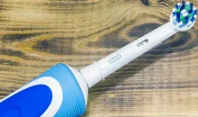 Обзор электрической зубной щетки Braun Oral-B Vitality Cross Action D12.513