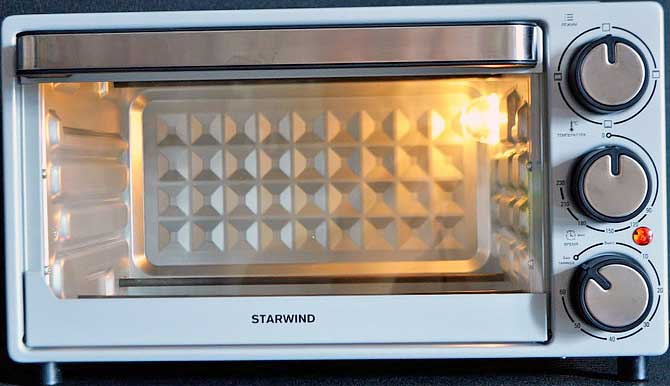 Обзор электропечи Starwind SMO2002, когда размер не имеет значение