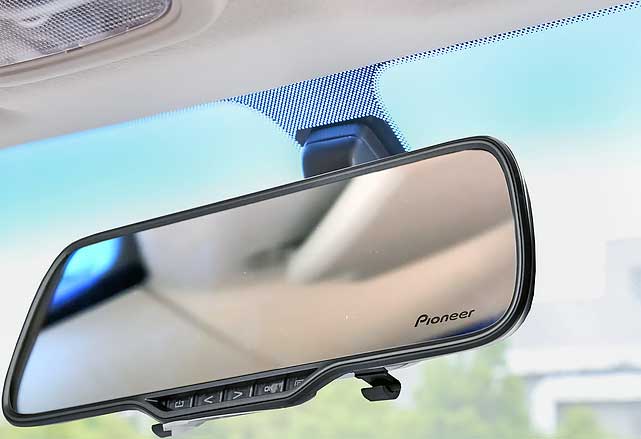 Обзор автомобильного видеорегистратора Pioneer VREC-200CH с камерой заднего вида