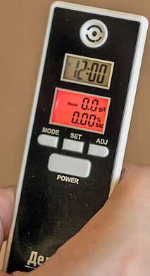 Алкотестер Дельта АТ-500: мал, да удал