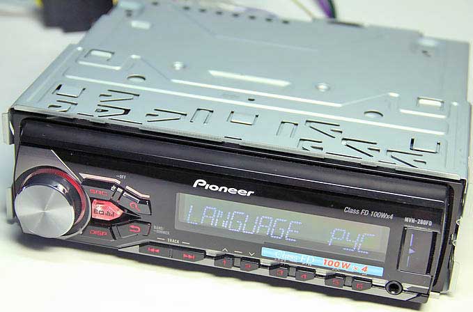 В духе времени: обзор автомобильных ресиверов Pioneer DEH-4800FD и MVH-280FD