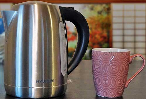 Обзор электрического чайника Hyundai HYK-S2014: недорогая модель с защитой от включения без воды