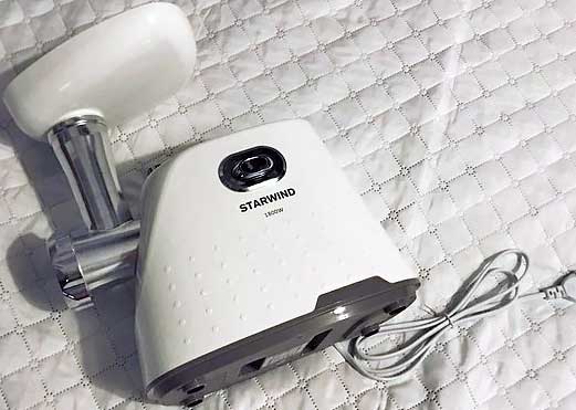 Обзор мясорубки электрической Starwind SMG2341 белого цвета