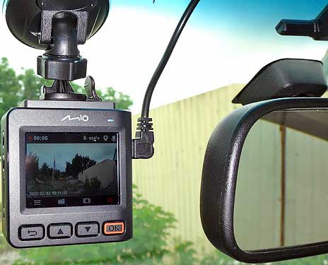 Обзор автомобильного видеорегистратора Mio ViVa V25