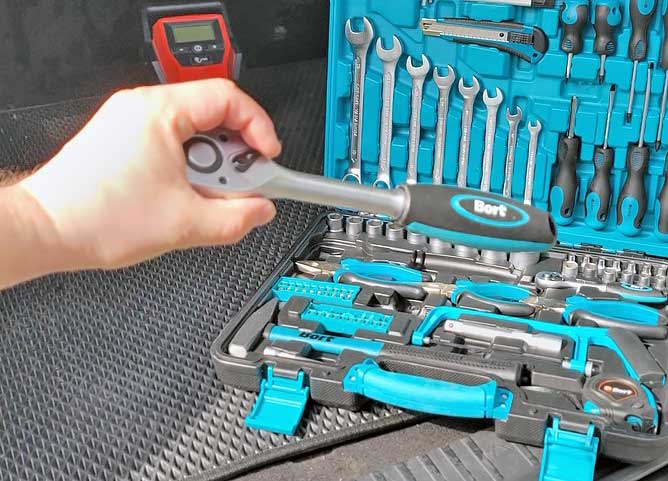 Набор инструмента BORT BTK-89U: обзор полезного комплекта для автомобилиста