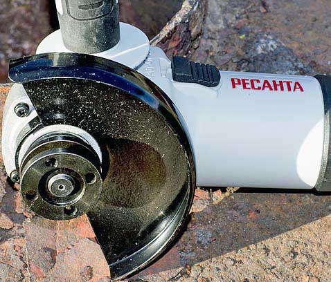 Обзор электрической сетевой угловой шлифовальной машины Ресанта УШМ-125/1100